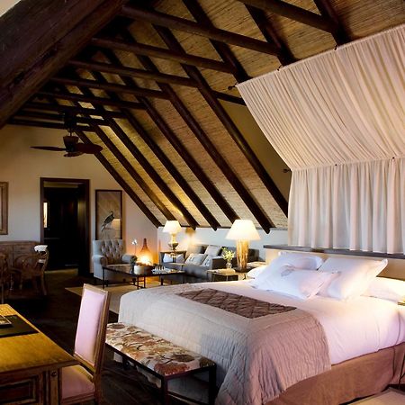 Asia Gardens Hotel & Thai Spa, A Royal Hideaway Hotel Finestrat Esterno foto A suite at the Four Seasons Hotel