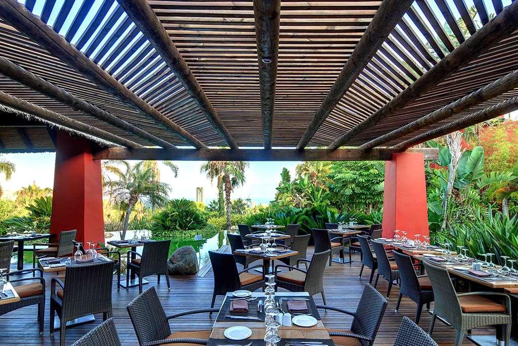 Asia Gardens Hotel & Thai Spa, A Royal Hideaway Hotel Finestrat Ristorante foto The restaurant at the hotel
