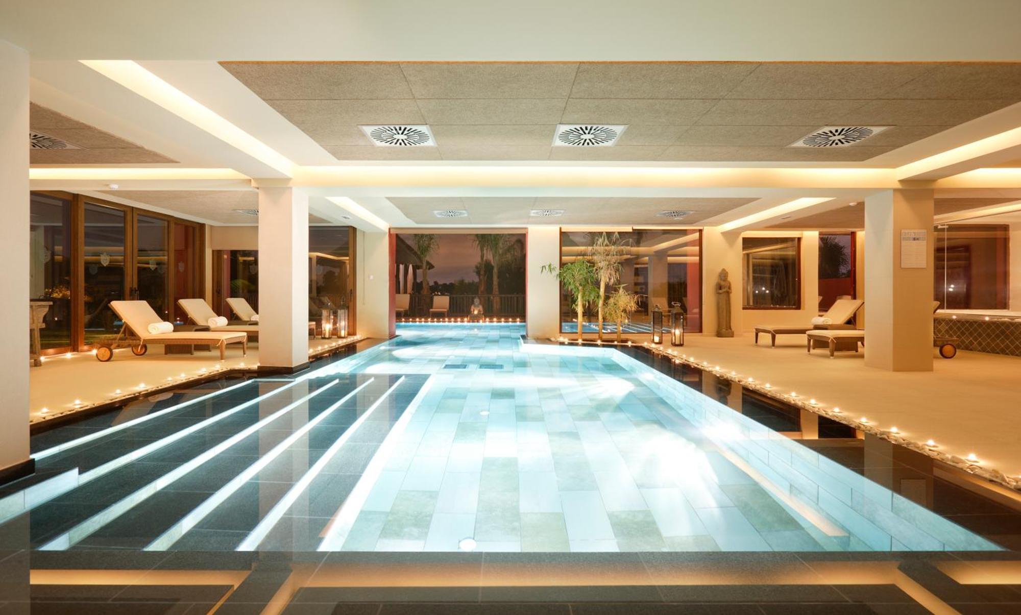 Asia Gardens Hotel & Thai Spa, A Royal Hideaway Hotel Finestrat Esterno foto The swimming pool at the hotel