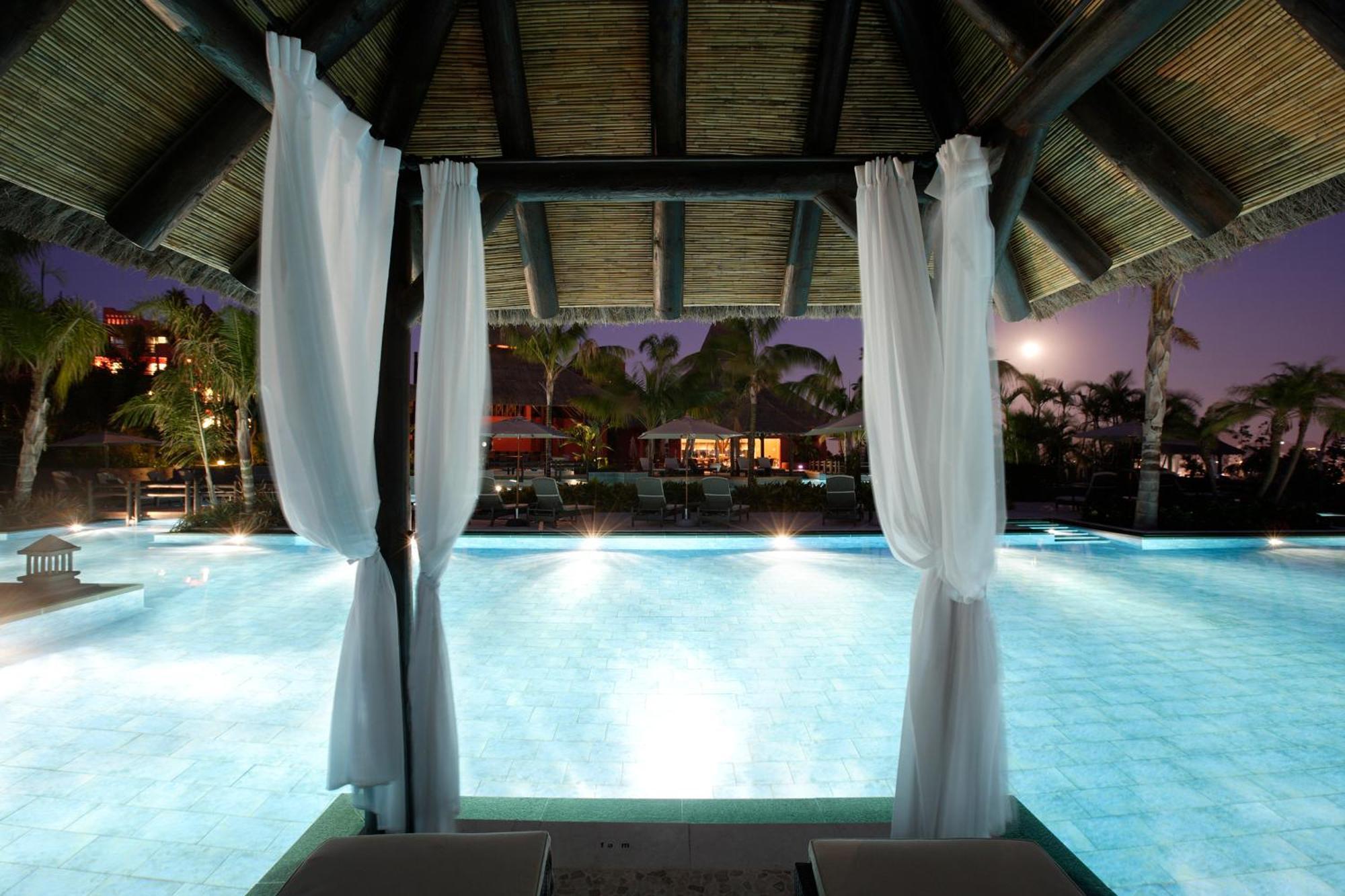 Asia Gardens Hotel & Thai Spa, A Royal Hideaway Hotel Finestrat Servizi foto The pool at the Hard Rock Hotel