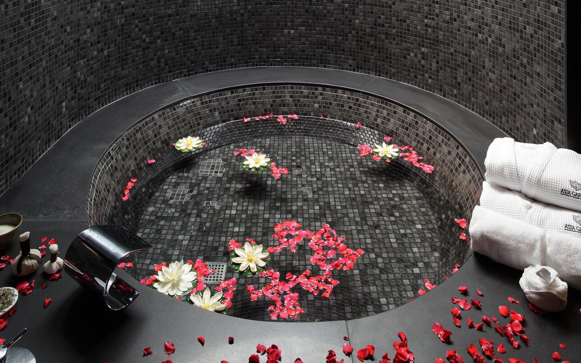 Asia Gardens Hotel & Thai Spa, A Royal Hideaway Hotel Finestrat Esterno foto A spa at the Four Seasons Hotel, Hong Kong
