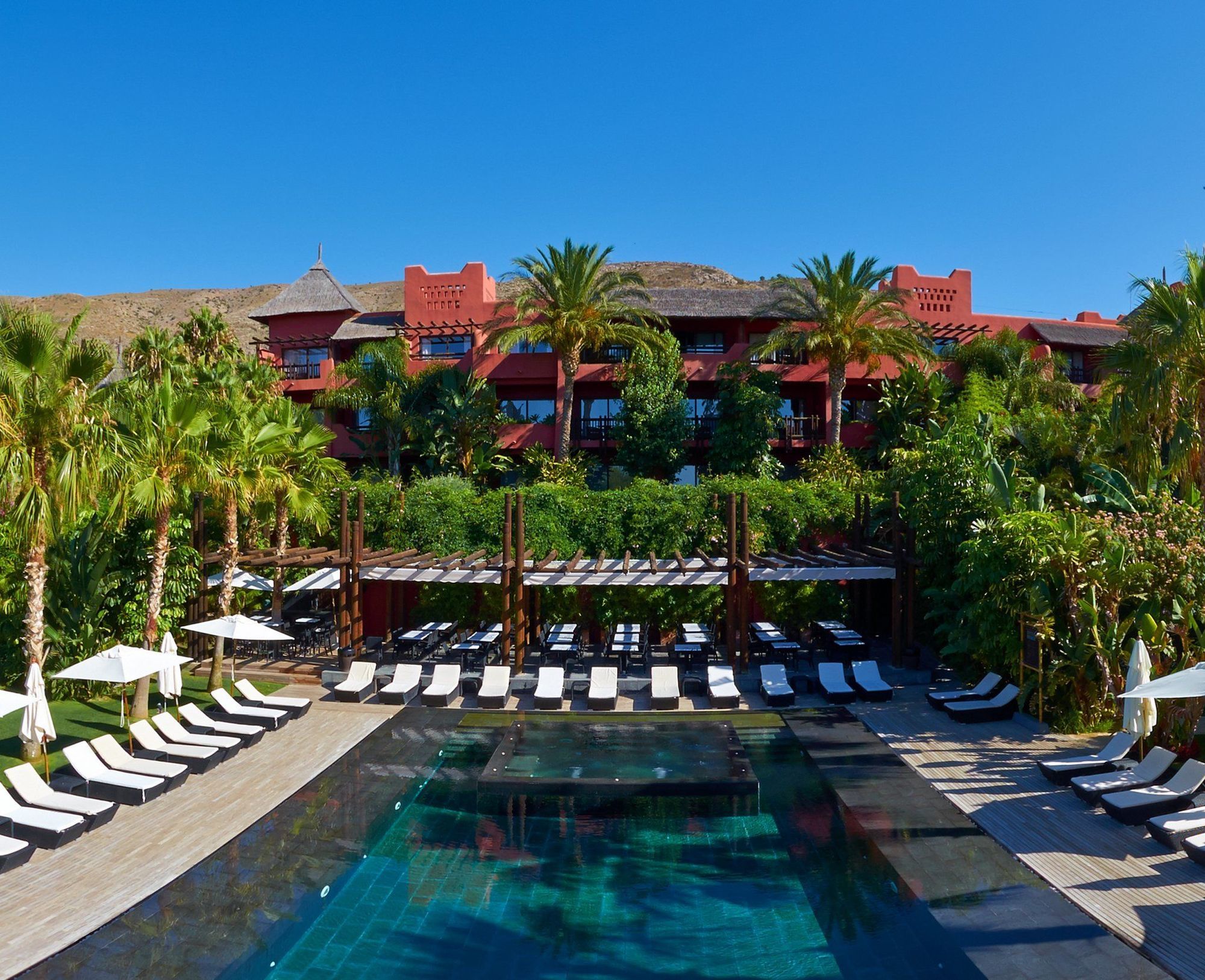 Asia Gardens Hotel & Thai Spa, A Royal Hideaway Hotel Finestrat Esterno foto The swimming pool at the hotel
