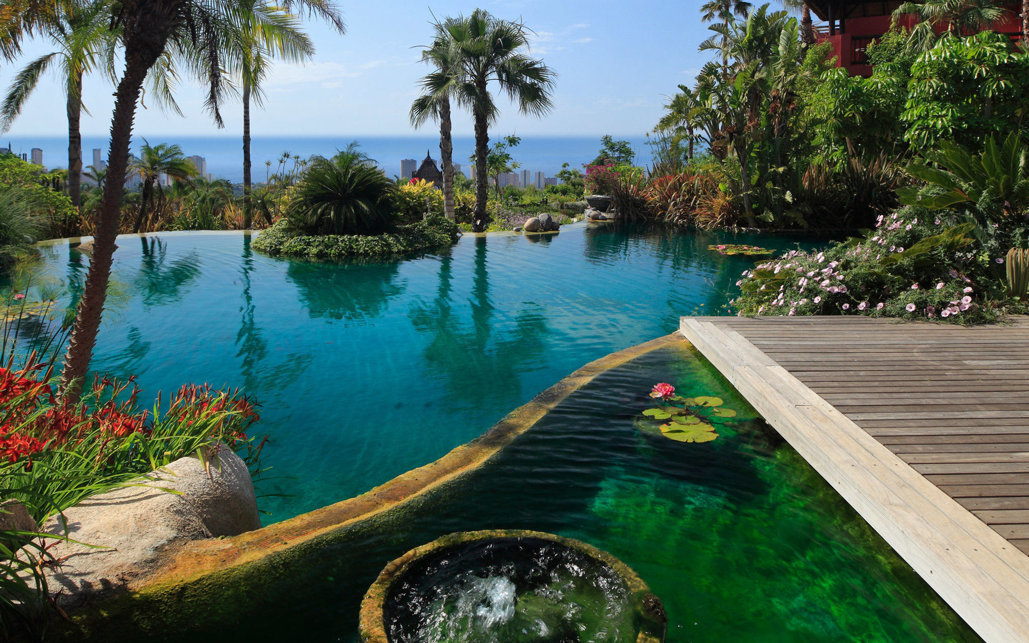 Asia Gardens Hotel & Thai Spa, A Royal Hideaway Hotel Finestrat Esterno foto The pool at the Four Seasons Hotel