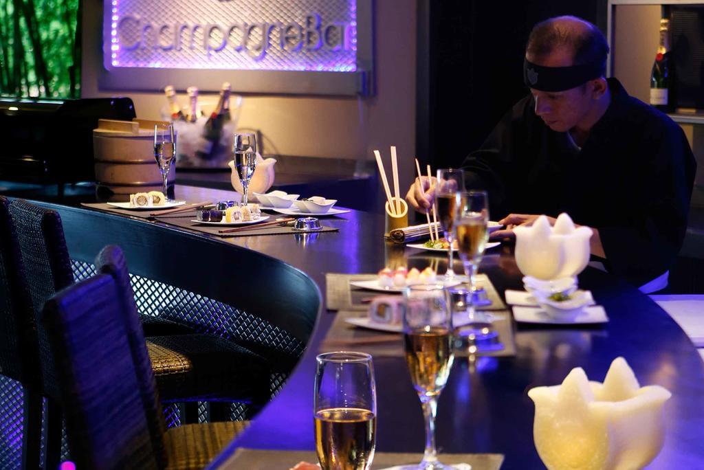 Asia Gardens Hotel & Thai Spa, A Royal Hideaway Hotel Finestrat Esterno foto A sushi bar in Paris