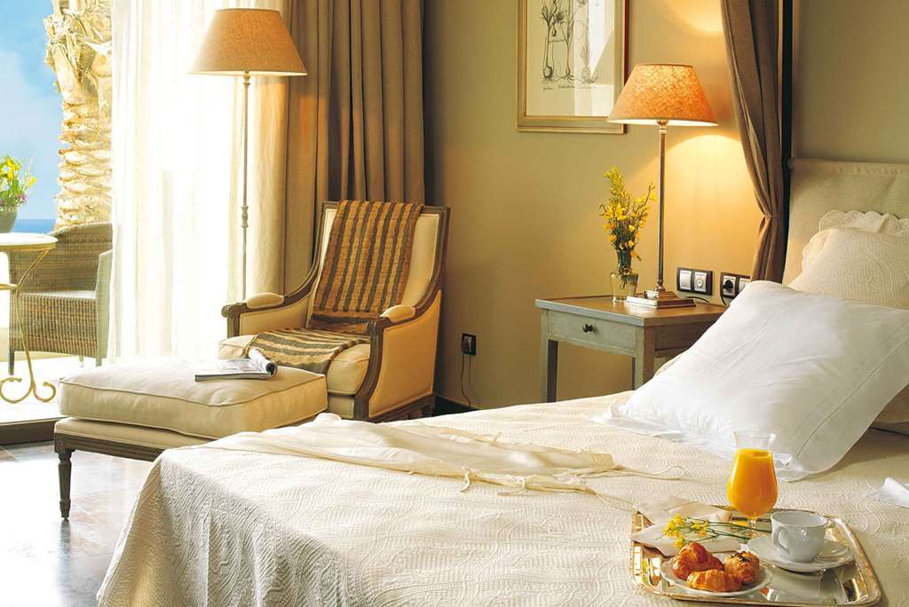 Asia Gardens Hotel & Thai Spa, A Royal Hideaway Hotel Finestrat Camera foto A room at the hotel